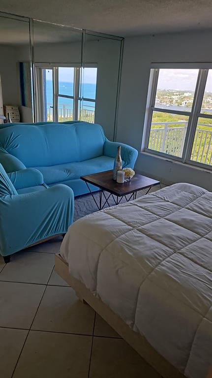 3000 East Sunrise Boulevard Fort Lauderdale, FL 33304 - Photo 8 of 14 a bed sitting in a bedroom next to a window