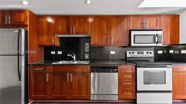 $2,900 | 111 East Flagler Street, Unit 204, Miami, FL 33131