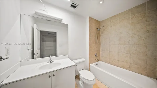 $2,900 | 111 East Flagler Street, Unit 204, Miami, FL 33131