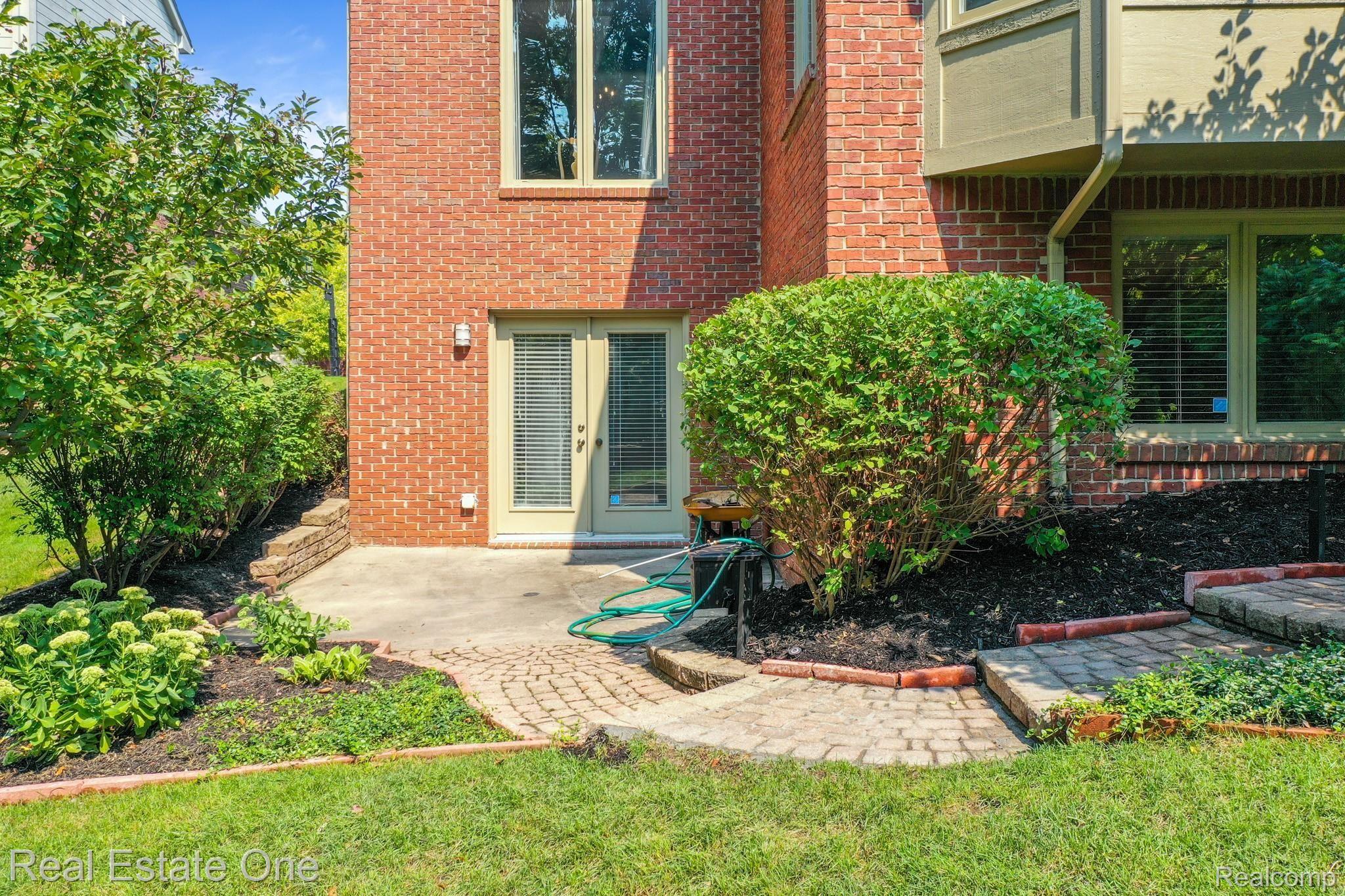 1640 Chase Drive Rochester, MI 48307 - Photo 42 of 44 DJI_0378.jpg