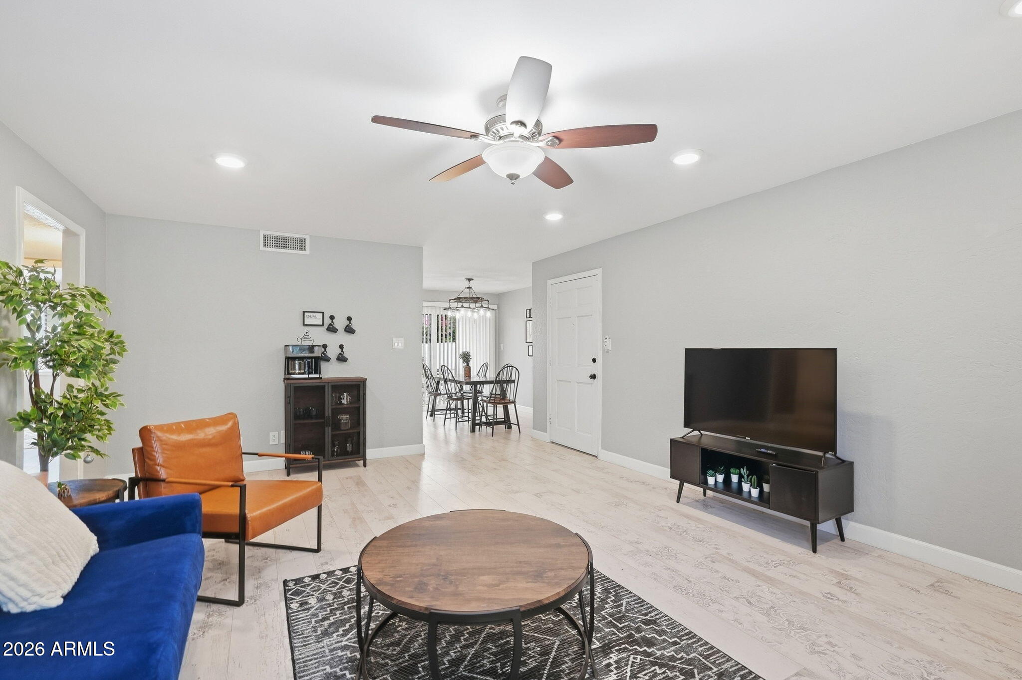 4201 East Camelback Road, Unit 41 Phoenix, AZ 85018 - Photo 9 of 26 Living Area