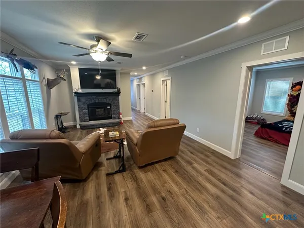 $585,000 | 838 East Oak Street, Goliad, TX 77963