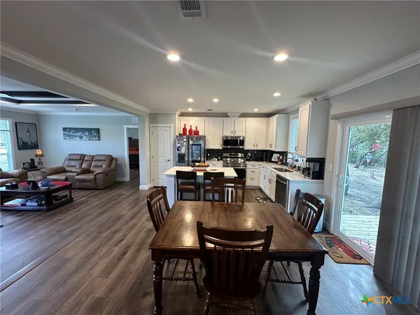 $585,000 | 838 East Oak Street, Goliad, TX 77963