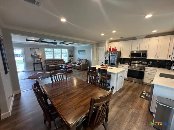 $585,000 | 838 East Oak Street, Goliad, TX 77963