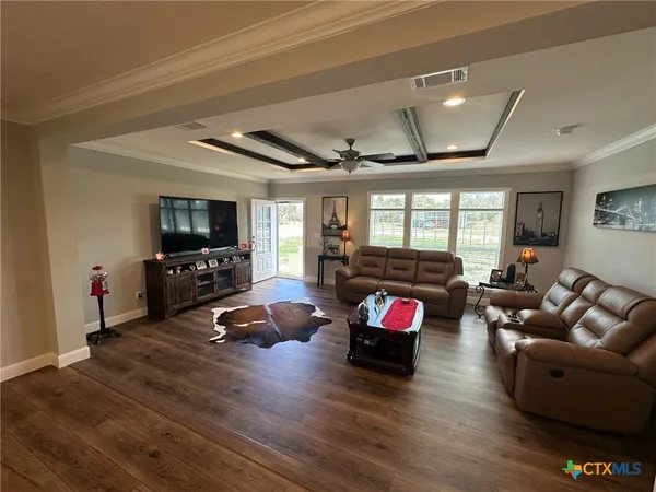 $585,000 | 838 East Oak Street, Goliad, TX 77963