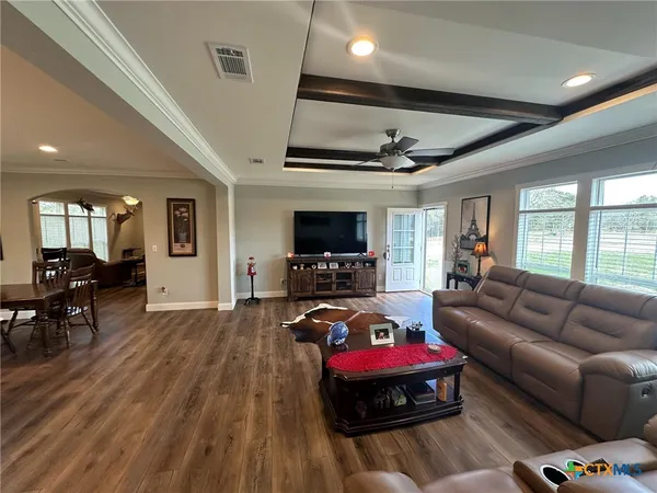 $585,000 | 838 East Oak Street, Goliad, TX 77963