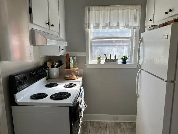 $2,200 | 22 Yeadon Avenue, Charleston, SC 29407