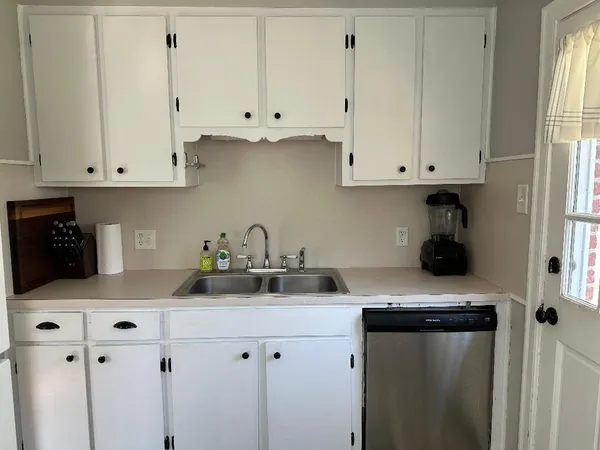 $2,200 | 22 Yeadon Avenue, Charleston, SC 29407