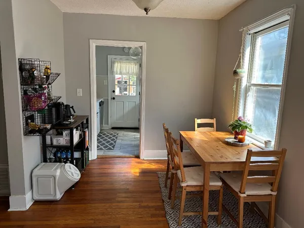 $2,200 | 22 Yeadon Avenue, Charleston, SC 29407