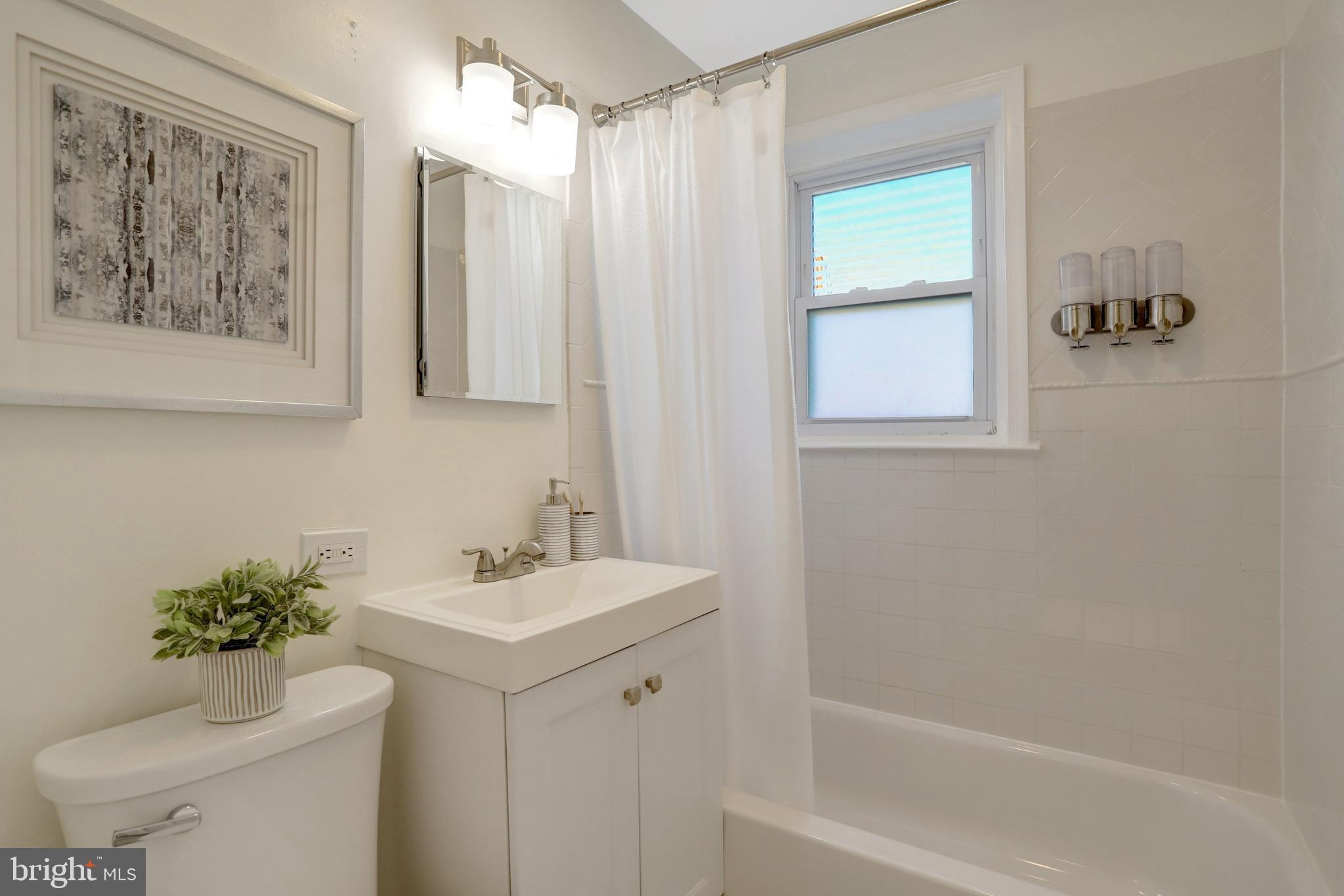 2137 South Pollard Street Arlington, VA 22204 - Photo 25 of 57 a bathroom with a sink toilet and shower