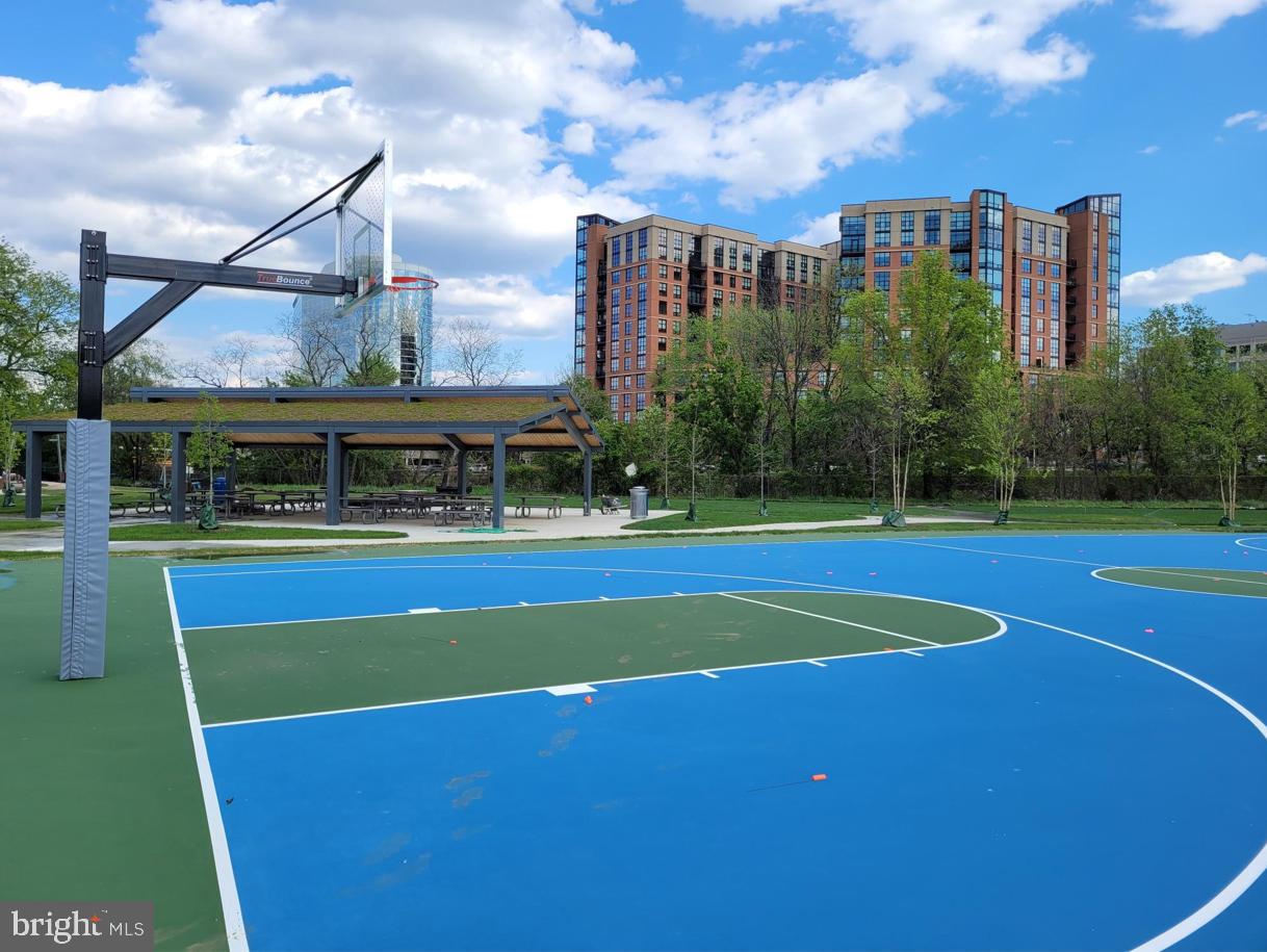 2137 South Pollard Street Arlington, VA 22204 - Photo 54 of 57 a view of a tennis court