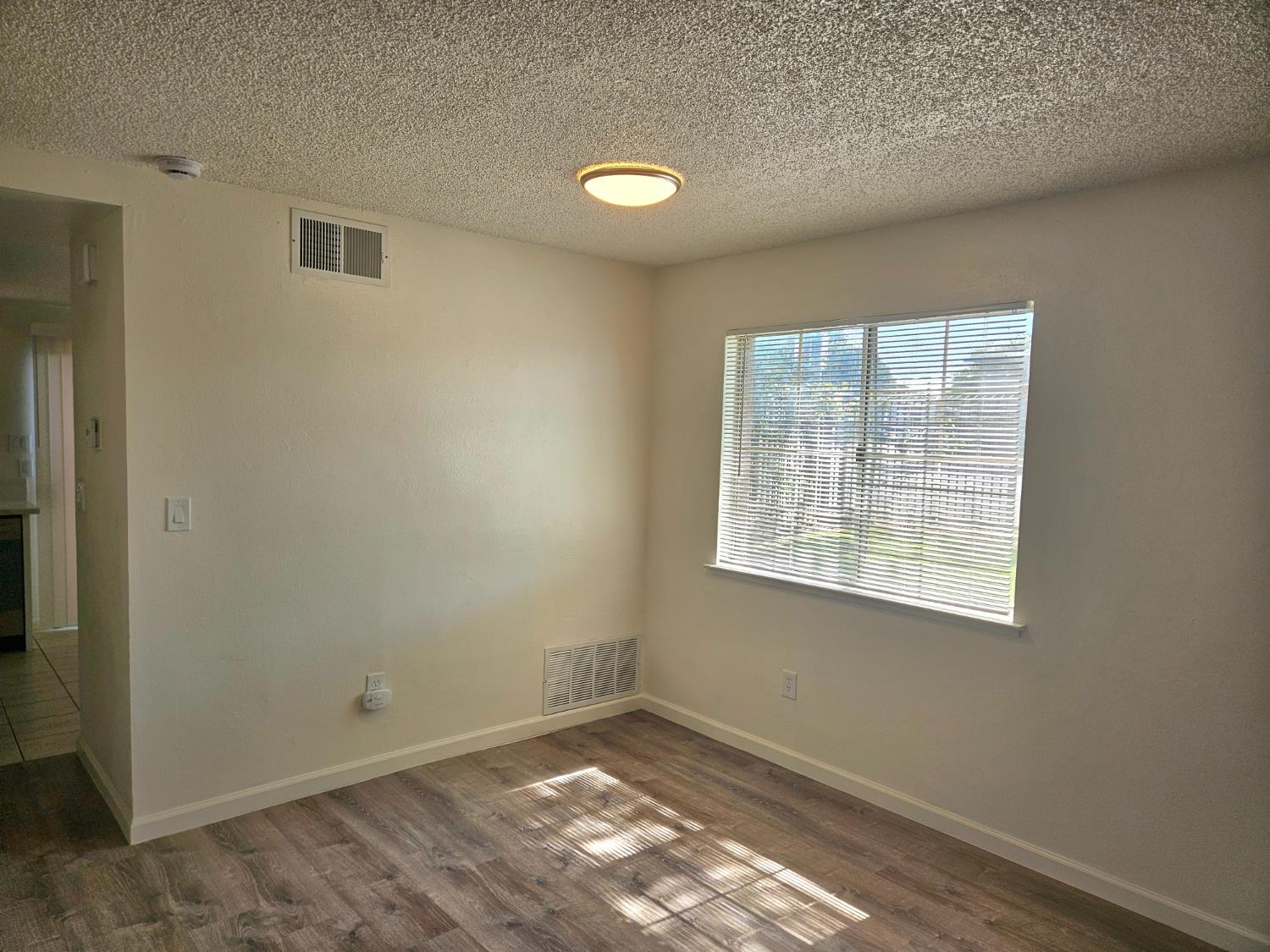 10861 Coloma Road, Unit 4 Rancho Cordova, CA 95670 - Photo 8 of 44 Gallery Image 8