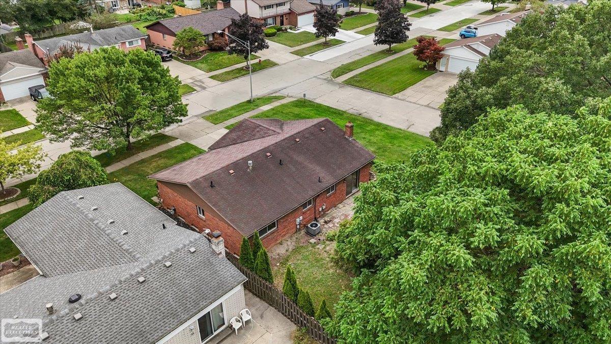 43984 Arlington Road Canton, MI 48187 - Photo 18 of 69 50191717-BA54A273-4B0F-4903-85D3-7D15BF016A16.JPG