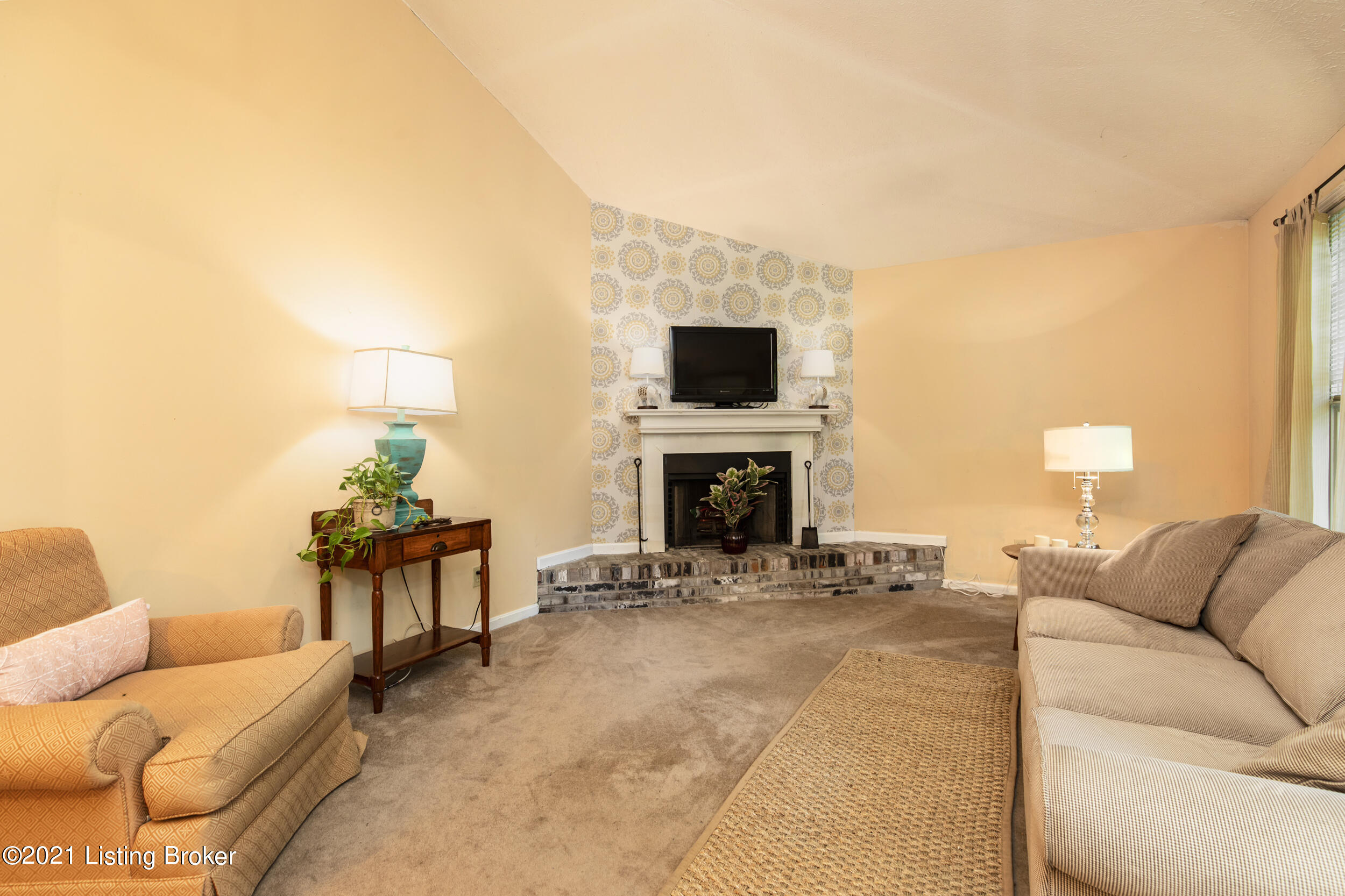 2013 Millgate Road Louisville, KY 40223 - Photo 7 of 36 with Fireplace
