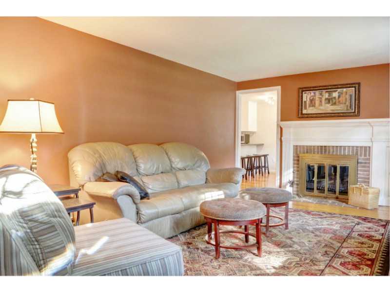 101 Walnut Road Barrington, RI 02806 - Photo 12 of 22 Living Room.
