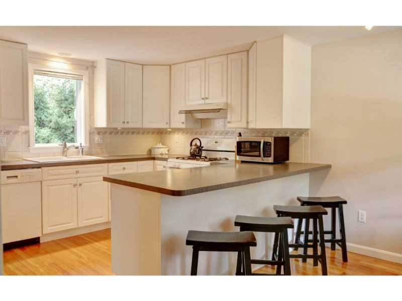 101 Walnut Road Barrington, RI 02806 - Photo 5 of 22 Kitchen.