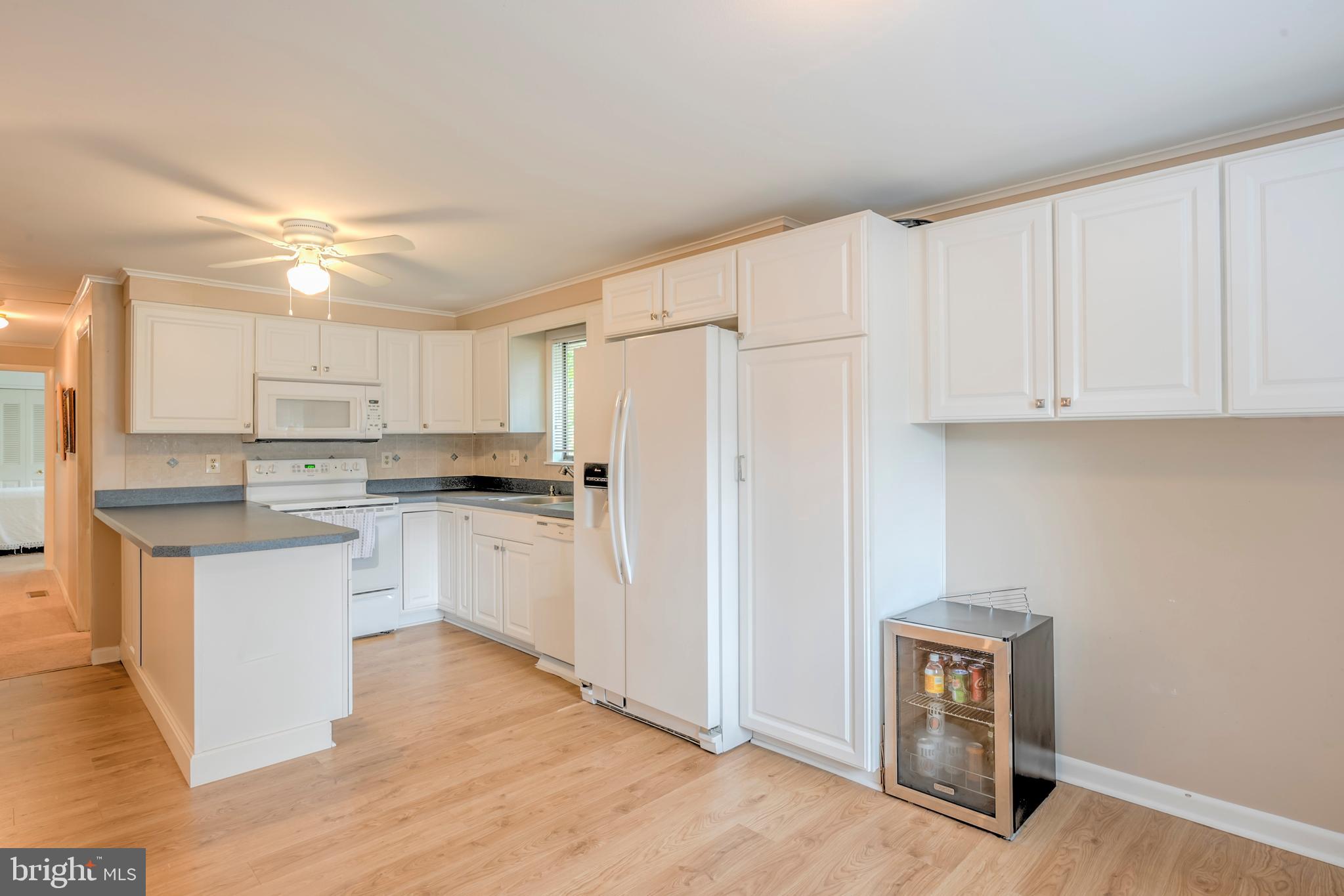 7 Grand Port Road Ocean Pines, MD 21811 - Photo 18 of 41 Laminate flooring in kitchen