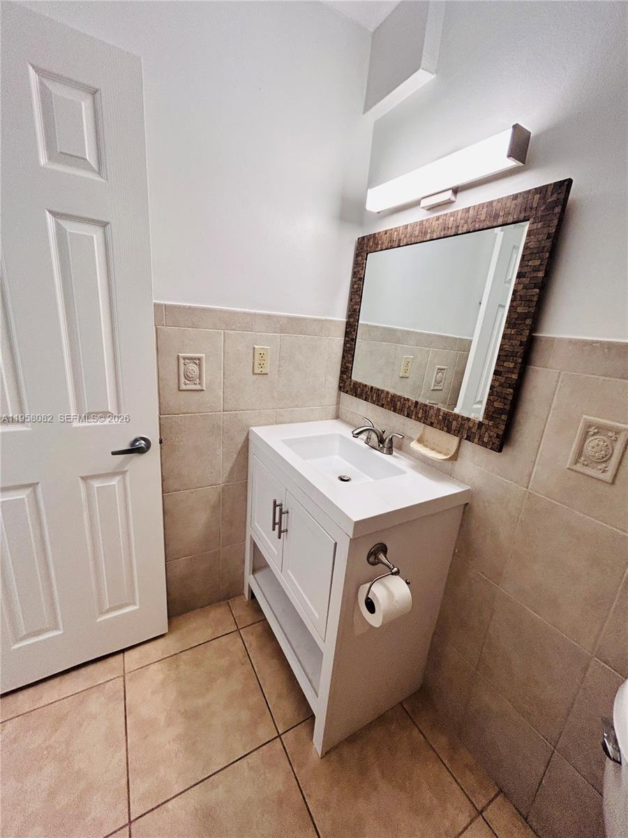 8603 Southwest 68th Court, Unit 22 Miami, FL 33156 - Photo 6 of 49 a utility room with dryer and washer