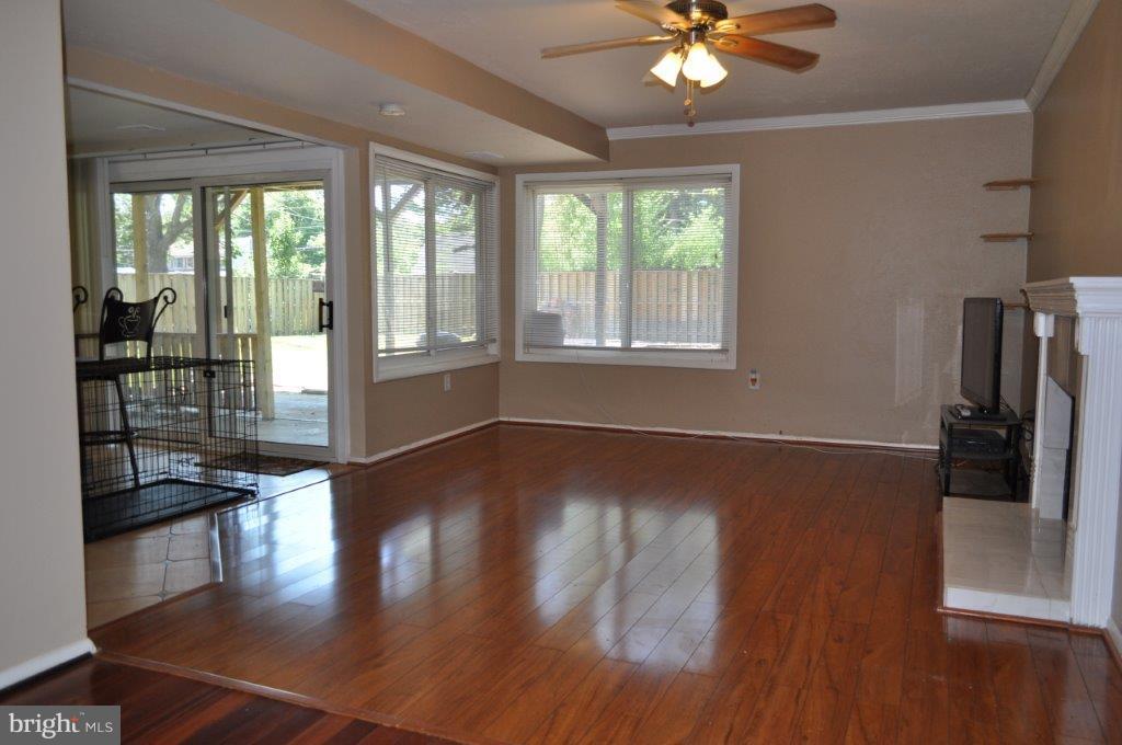 42 Thrush Road Sterling, VA 20164 - Photo 12 of 30 Family Room