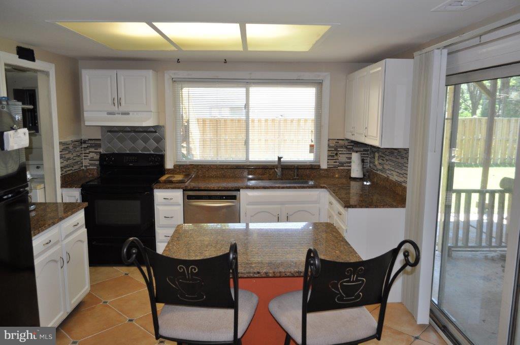 42 Thrush Road Sterling, VA 20164 - Photo 13 of 30 Kitchen