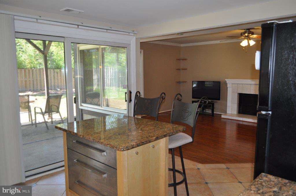 42 Thrush Road Sterling, VA 20164 - Photo 15 of 30 Kitchen