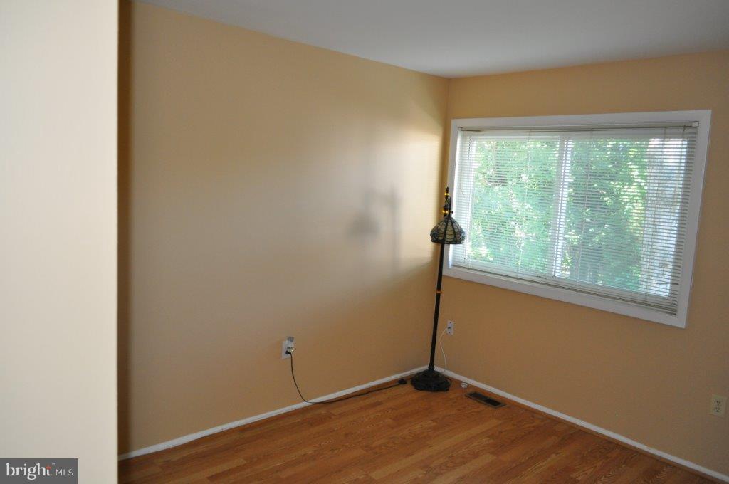 42 Thrush Road Sterling, VA 20164 - Photo 27 of 30 Bedroom
