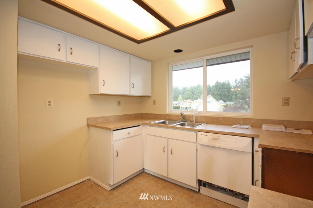 14410 Southeast 142nd Place Renton, WA 98059 - Photo 7 of 25