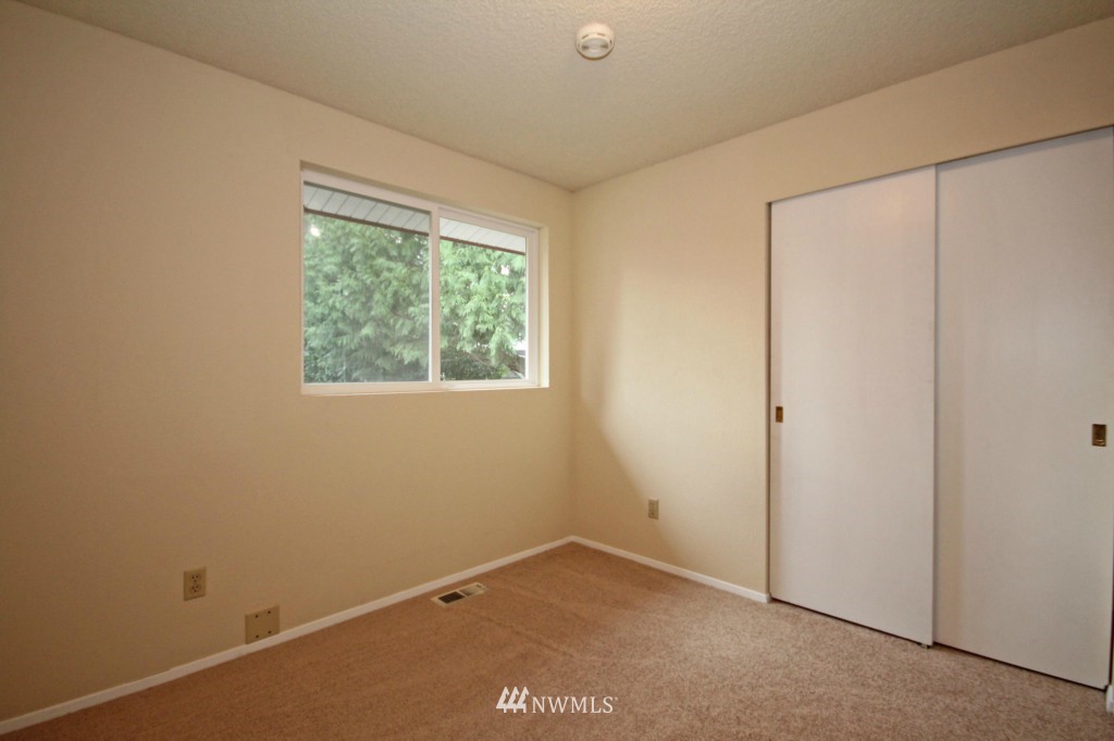 14410 Southeast 142nd Place Renton, WA 98059 - Photo 8 of 25
