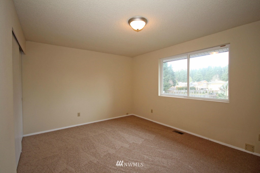 14410 Southeast 142nd Place Renton, WA 98059 - Photo 9 of 25