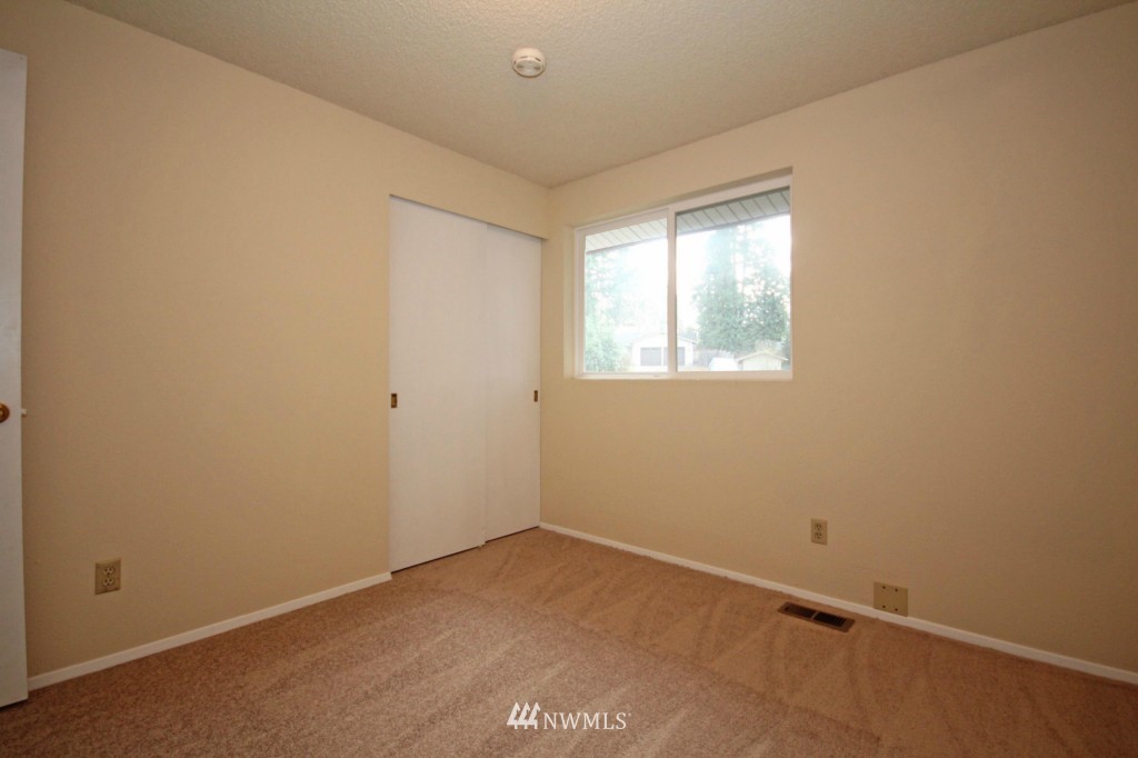 14410 Southeast 142nd Place Renton, WA 98059 - Photo 10 of 25