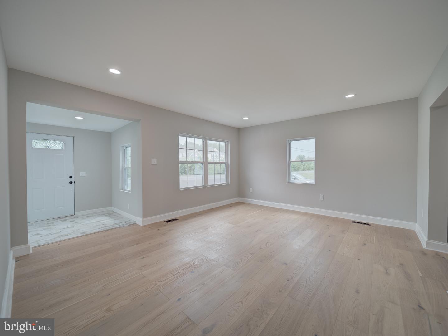 842 South Stepney Road Aberdeen, MD 21001 - Photo 16 of 50 an empty room with windows and closet