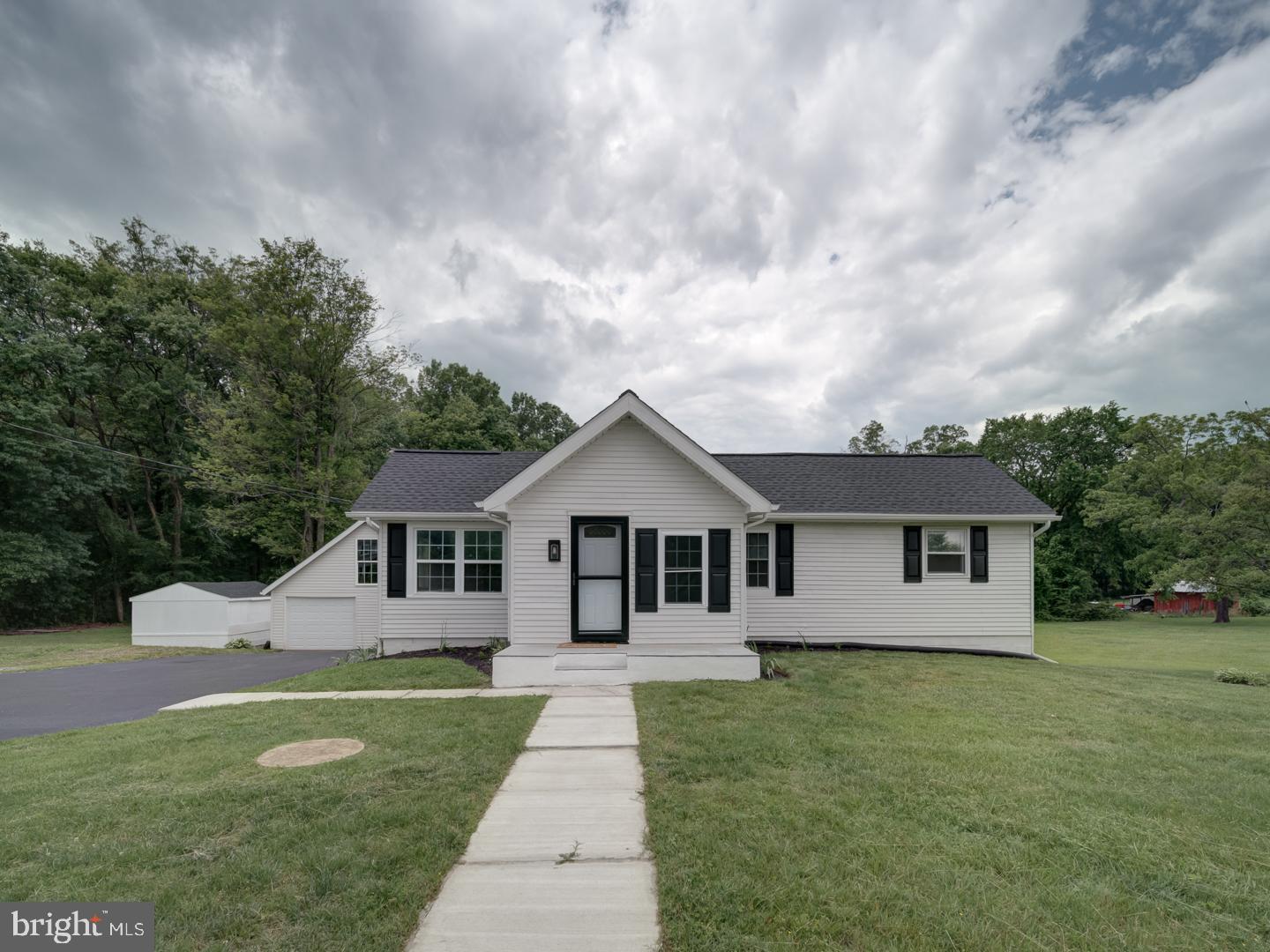 842 South Stepney Road Aberdeen, MD 21001 - Photo 2 of 50 a front view of a house with a garden