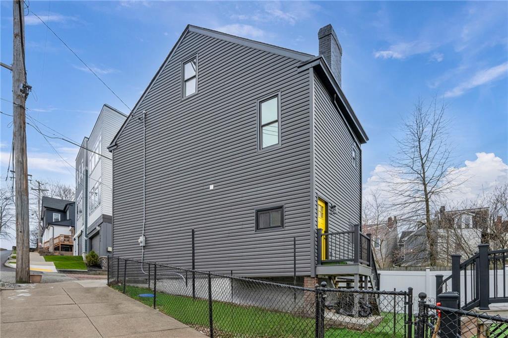 5115 Poe Way Pittsburgh, PA 15201 - Photo 12 of 32