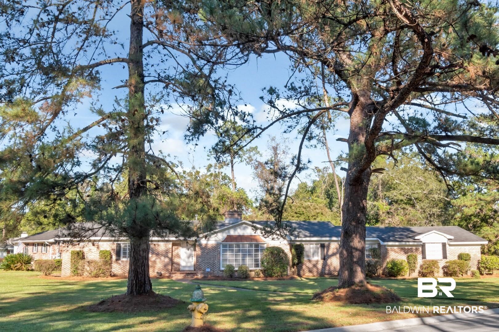 302 Springwood Drive East Mobile, AL 36608 - Photo 2 of 35 Ranch-style house with a front lawn