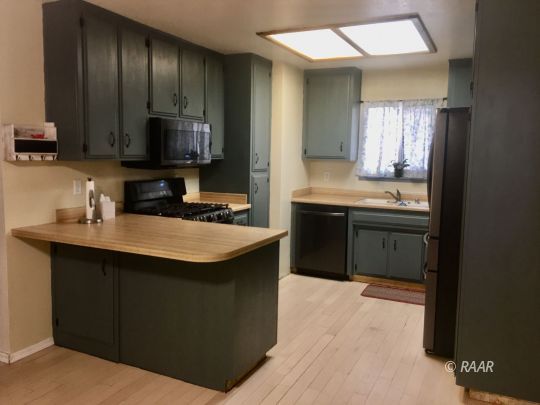 340 South Lincoln Street Ridgecrest, CA 93555 - Photo 8 of 24 Gallery Image 8