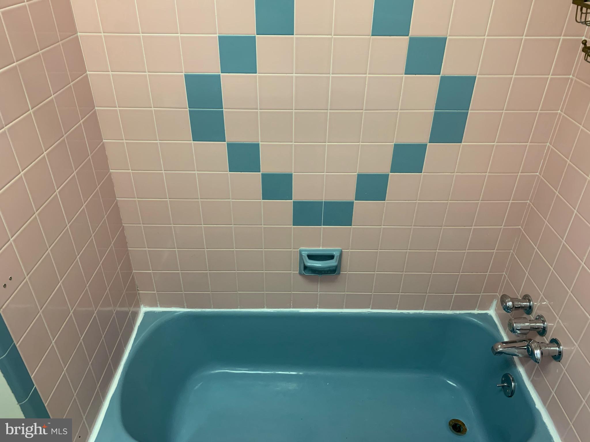 800 Darby Road, Unit 2A Havertown, PA 19083 - Photo 5 of 8 a bathroom with a bathtub