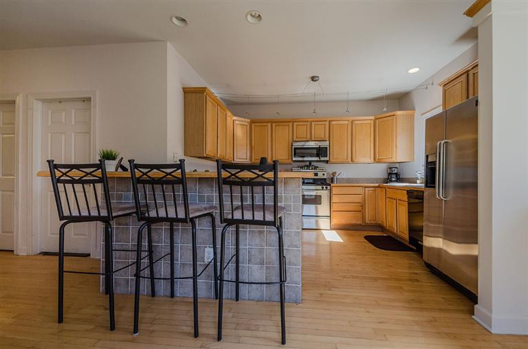 3417 Miller Road Ann Arbor, MI 48103 - Photo 10 of 40 kitchen and breakfast bar