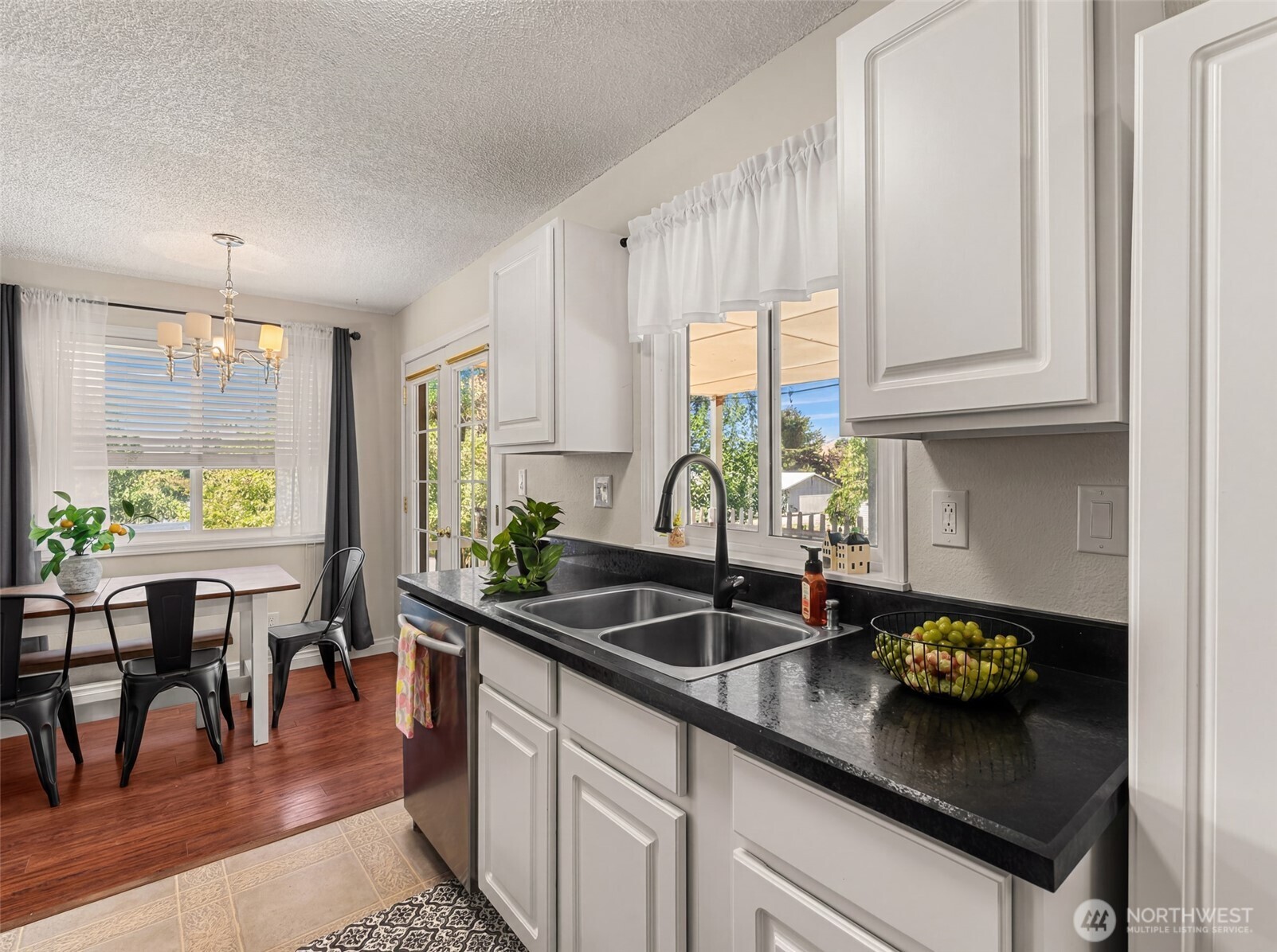 593 Rolfs Place East Wenatchee, WA 98802 - Photo 5 of 40