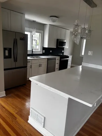 $200,000 | 650 Greenbay Avenue, Calumet City, IL 60409