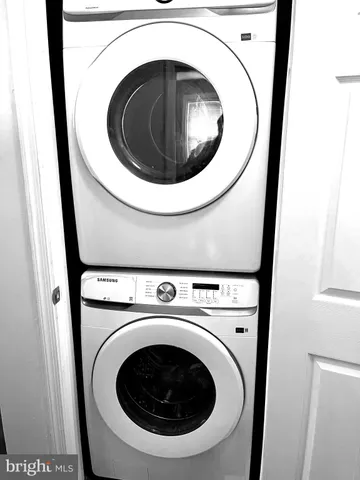 a close up view of a washer and dryer