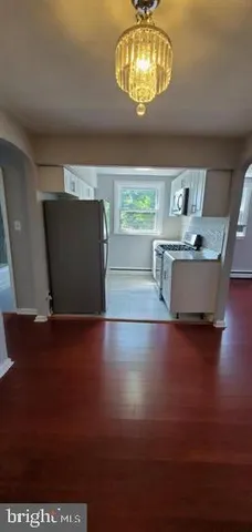 a view of livingroom with furniture