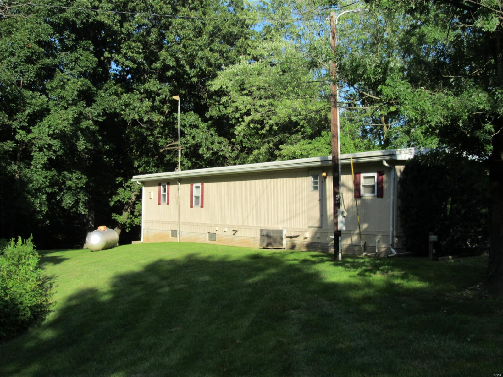 860 West County Line Road Brighton, IL 62012 - Photo 23 of 29