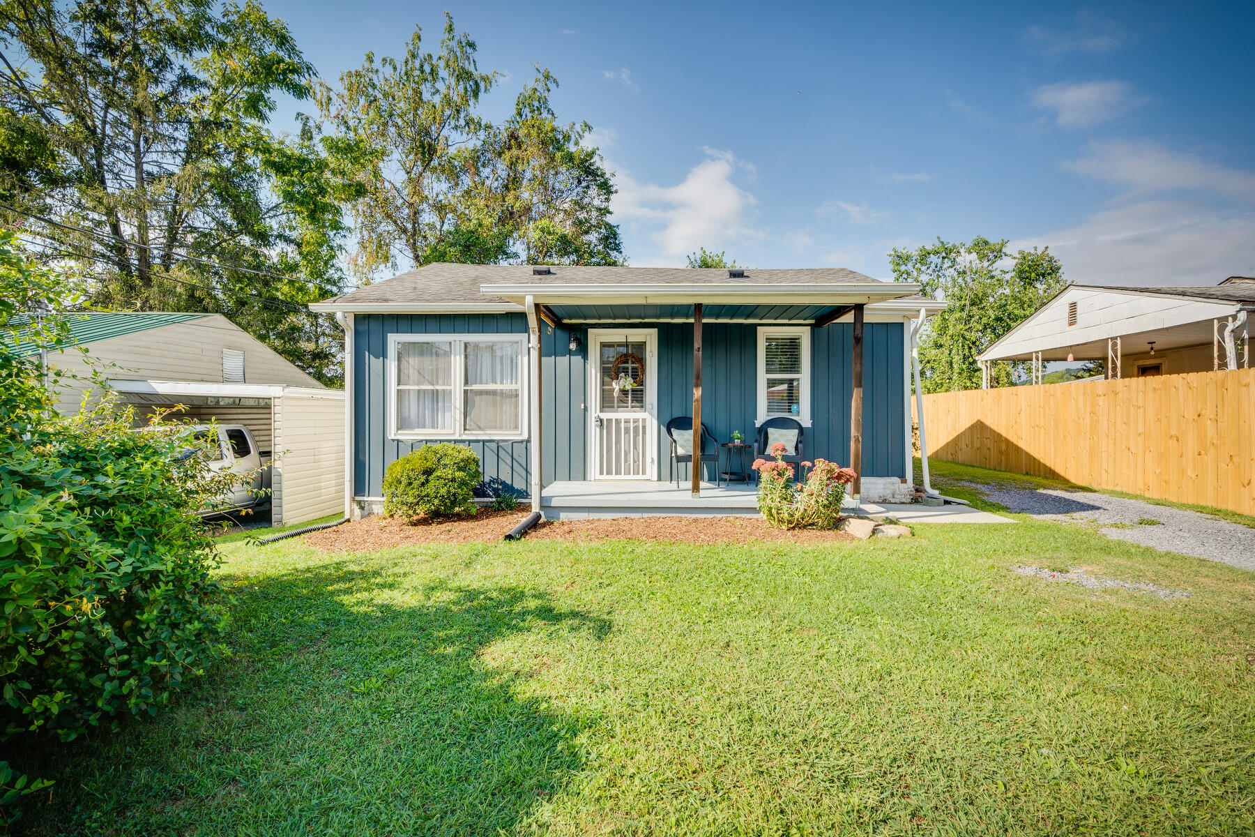 208 Oak Road Bristol, TN 37620 - Photo 1 of 27 001