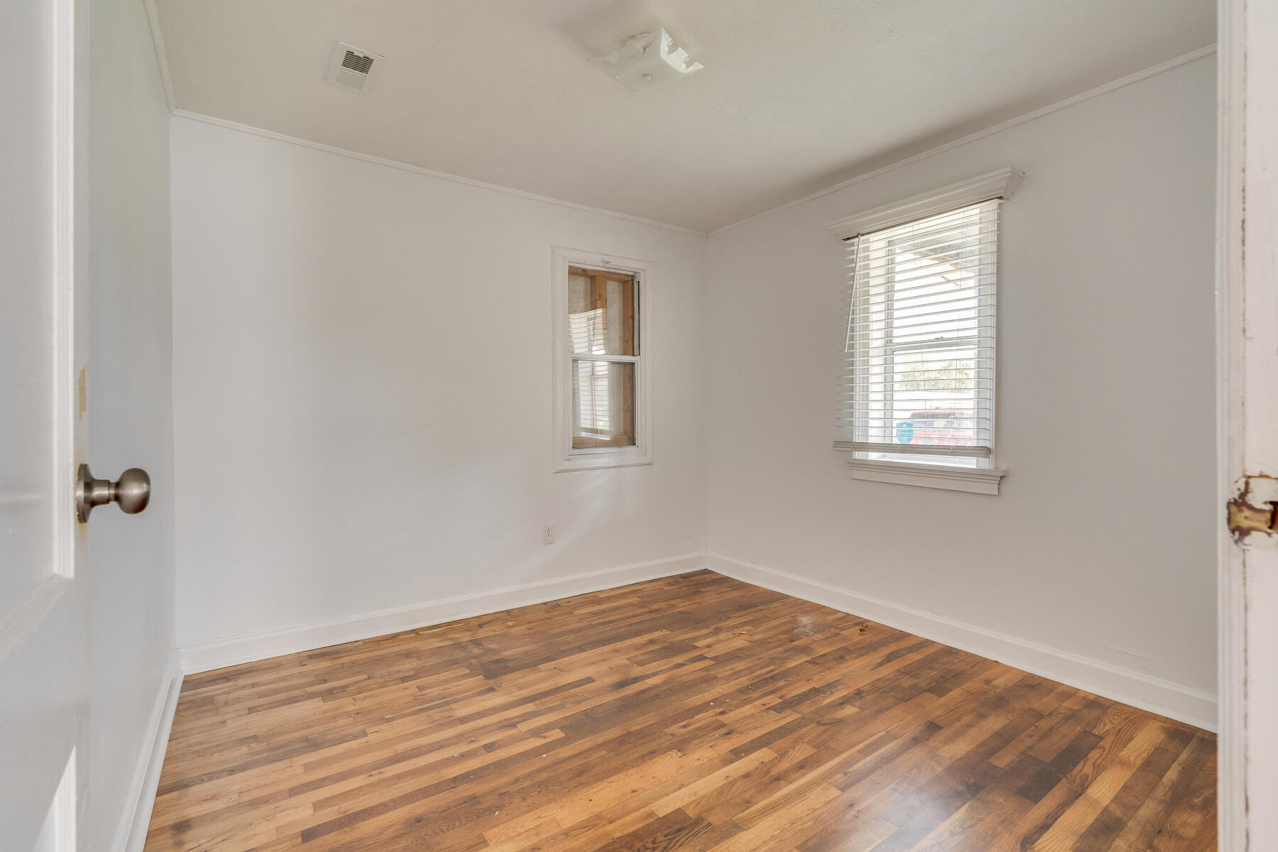 208 Oak Road Bristol, TN 37620 - Photo 17 of 27 017