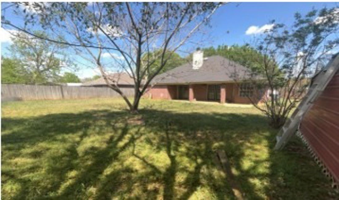635 Yegua Street Lexington, TX 78947 - Photo 4 of 7 a view of house with yard