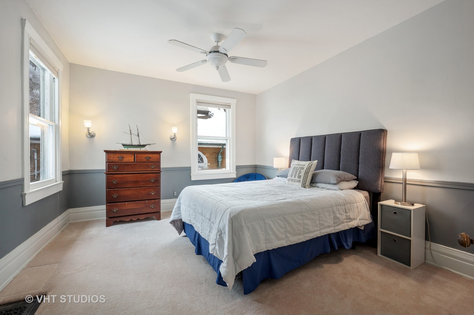 1031 Maple Avenue Evanston, IL 60202 - Photo 34 of 54 a bedroom with a bed and dresser