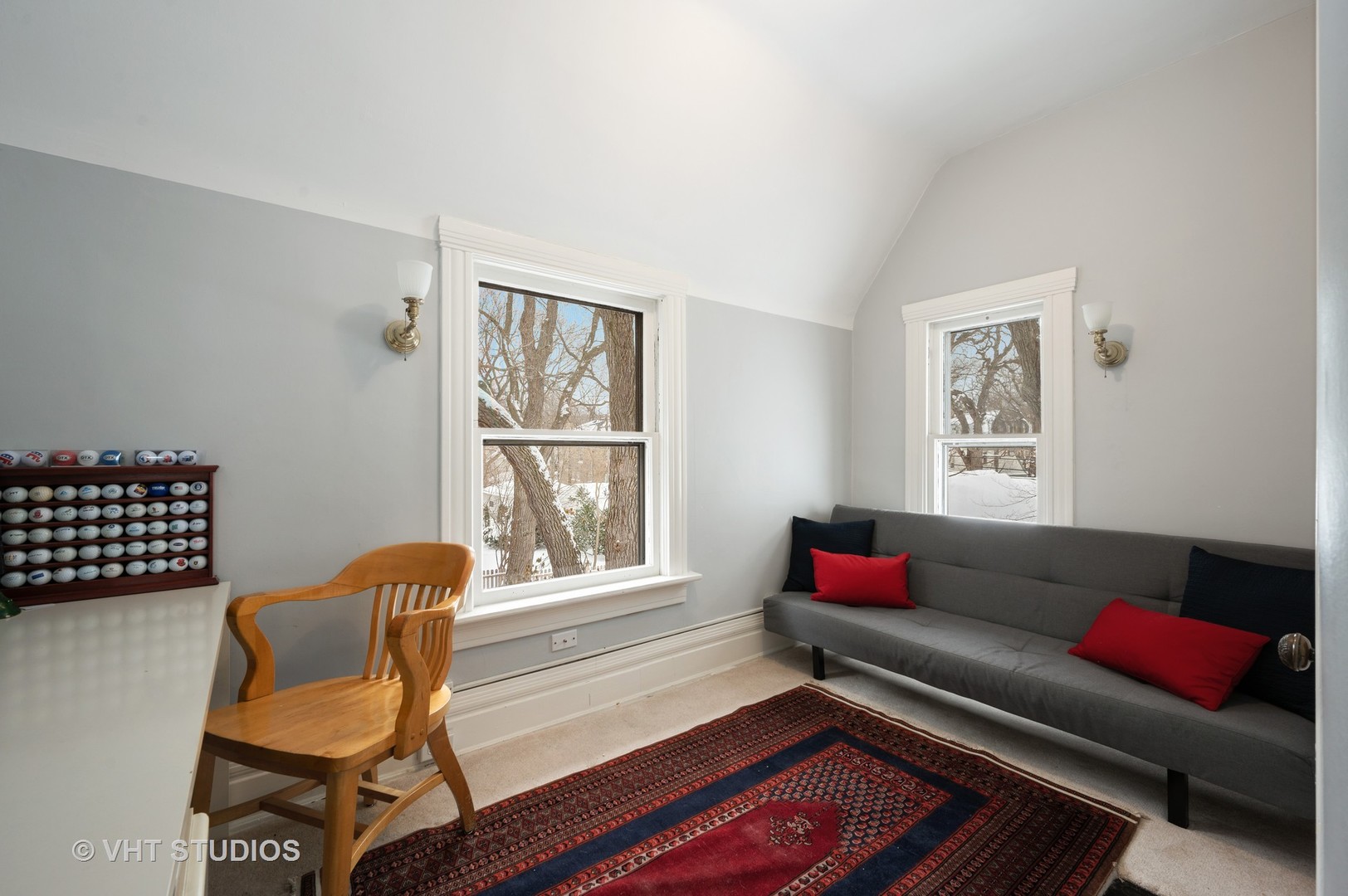 1031 Maple Avenue Evanston, IL 60202 - Photo 36 of 54 a living room with furniture and a window