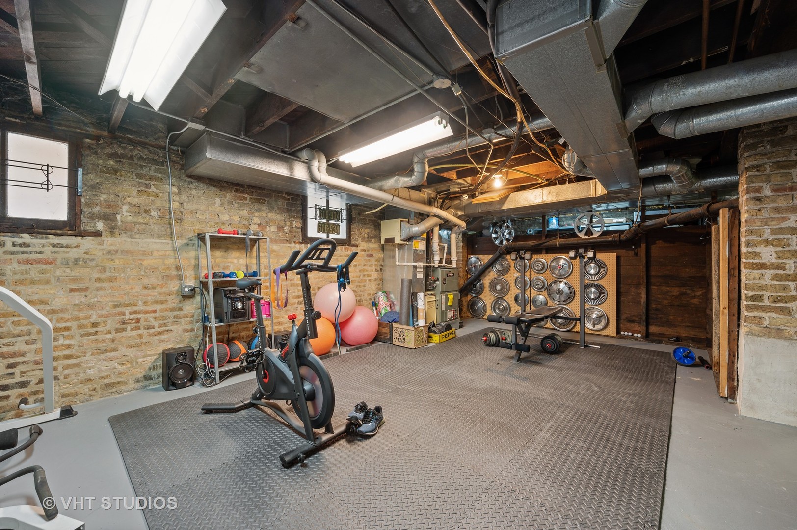 1031 Maple Avenue Evanston, IL 60202 - Photo 45 of 54 a view of a room with gym equipment