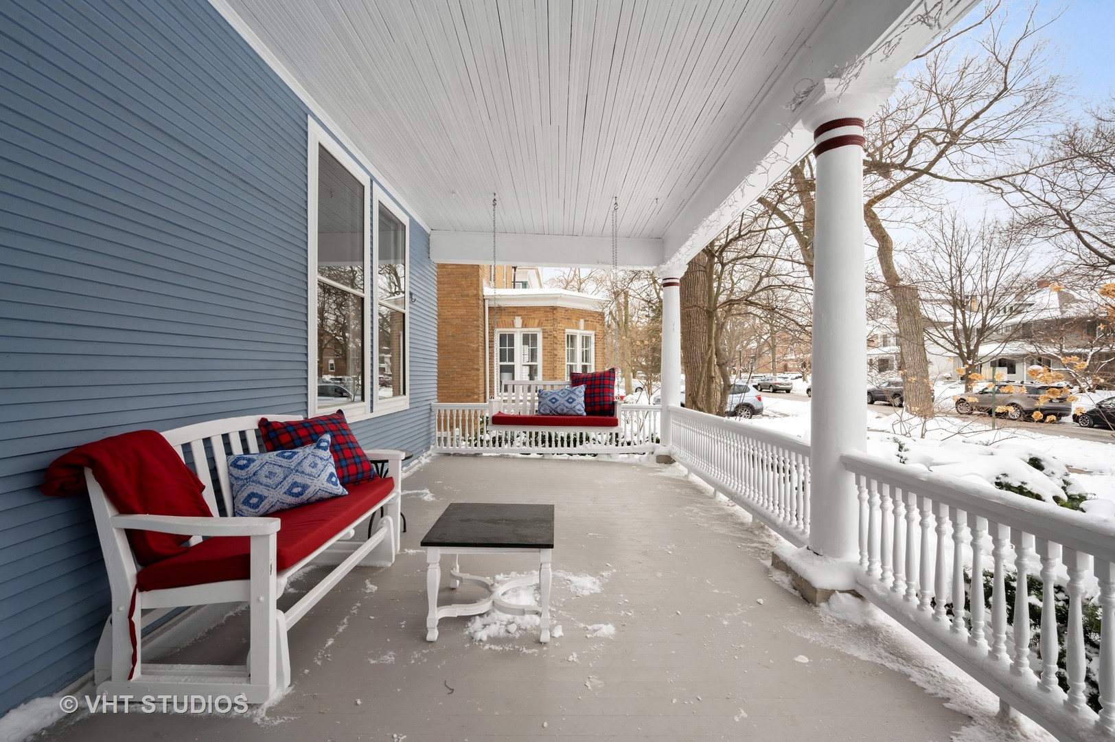 1031 Maple Avenue Evanston, IL 60202 - Photo 5 of 54 a building outdoor space with patio furniture and wooden floor