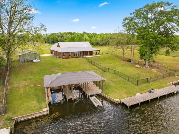 $539,500 | 377 Robert Lacaze Road, Natchez, LA 71456